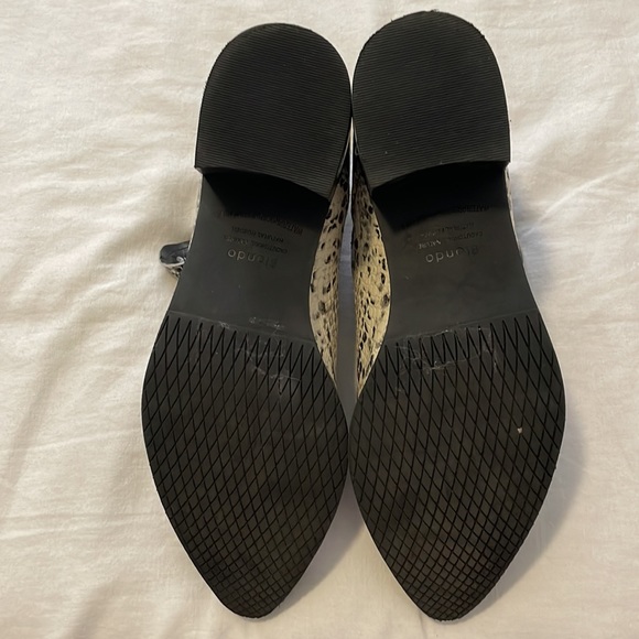 Blondo waterproof Bootie snakeskin/ black/white/gray SZ 8M worn once- 2” heel - Picture 5 of 6